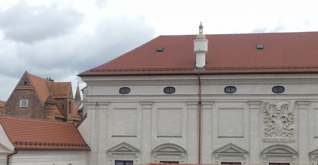 Stadtresidenz Landshut, Kamine Kehlrinne und Traufgesims
