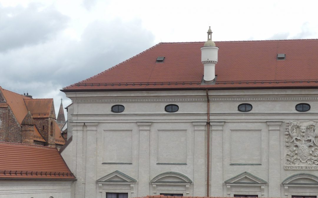 Stadtresidenz Landshut, Kamine Kehlrinne und Traufgesims